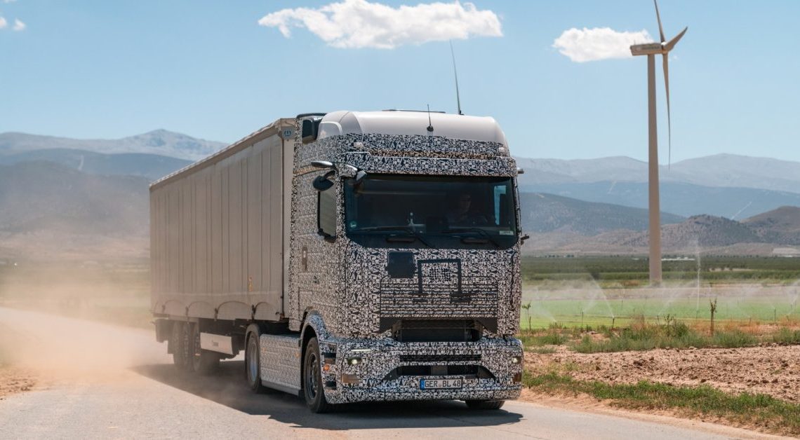mercedes-benz-s-eactros-600-beat-the-extreme-heat-and-then-drove-2-000-km-29-08-2023-1140x628.jpg